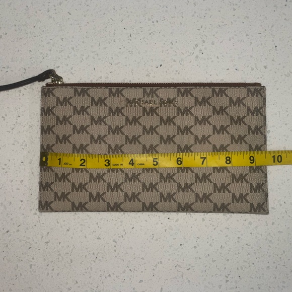MICHAEL KORS clutch / wristlet - Picture 6 of 6
